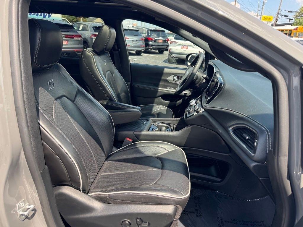 Chrysler Pacifica Limited 2025