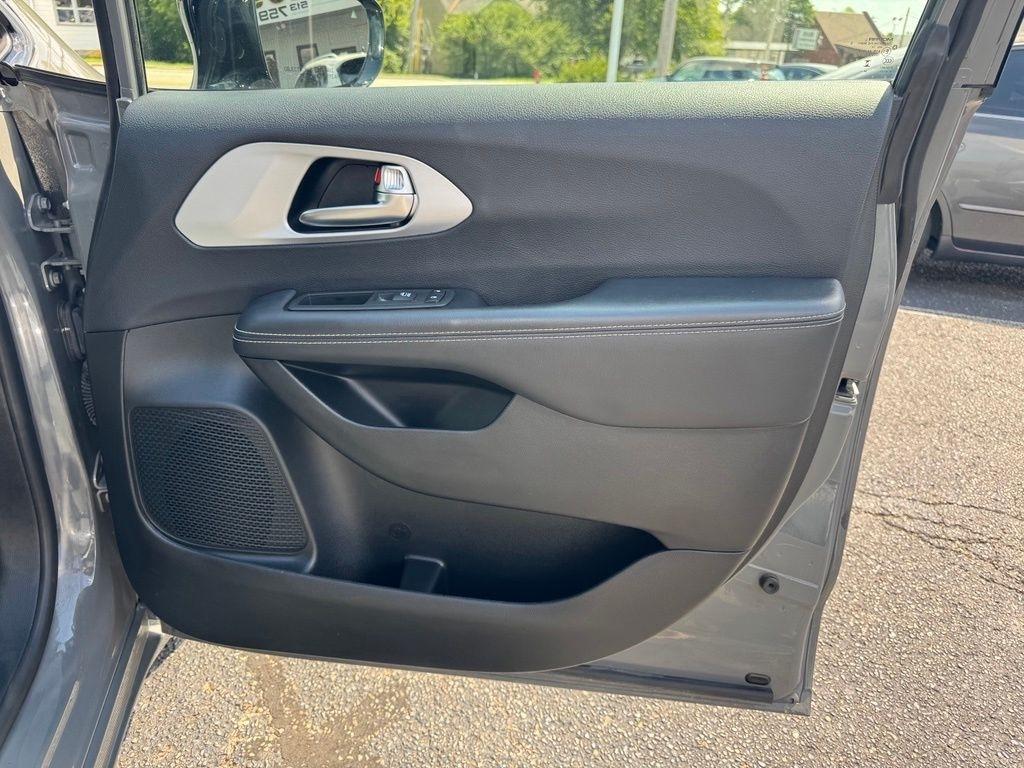 Chrysler Pacifica Limited 2025