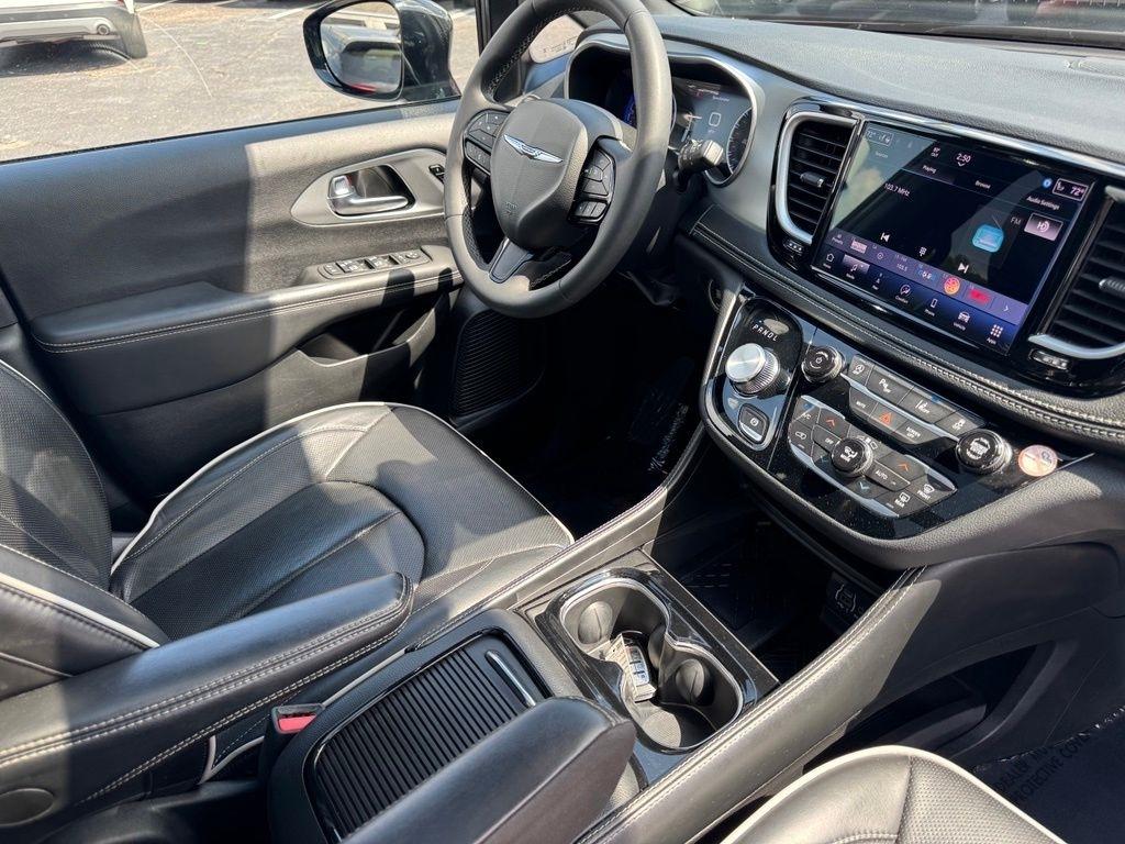 Chrysler Pacifica Limited 2025