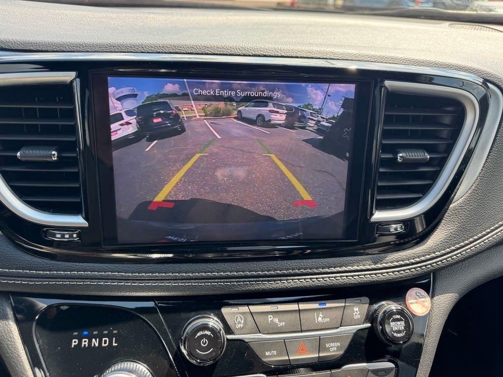 Chrysler Pacifica Limited 2025