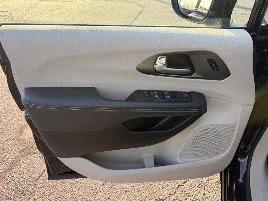 Chrysler Pacifica Touring L 2024