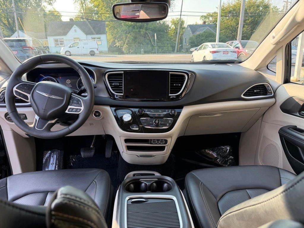 Chrysler Pacifica Touring L 2024