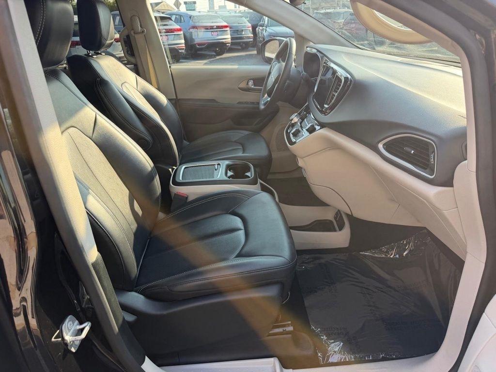 Chrysler Pacifica Touring L 2024