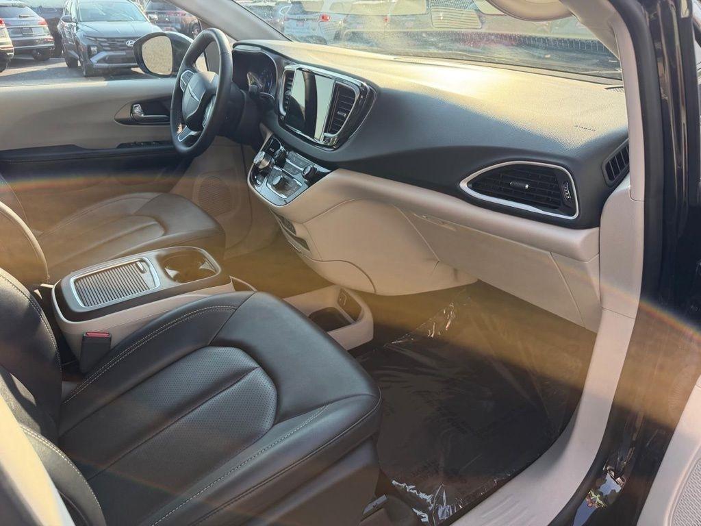 Chrysler Pacifica Touring L 2024