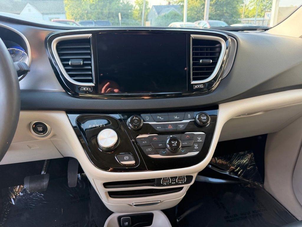 Chrysler Pacifica Touring L 2024