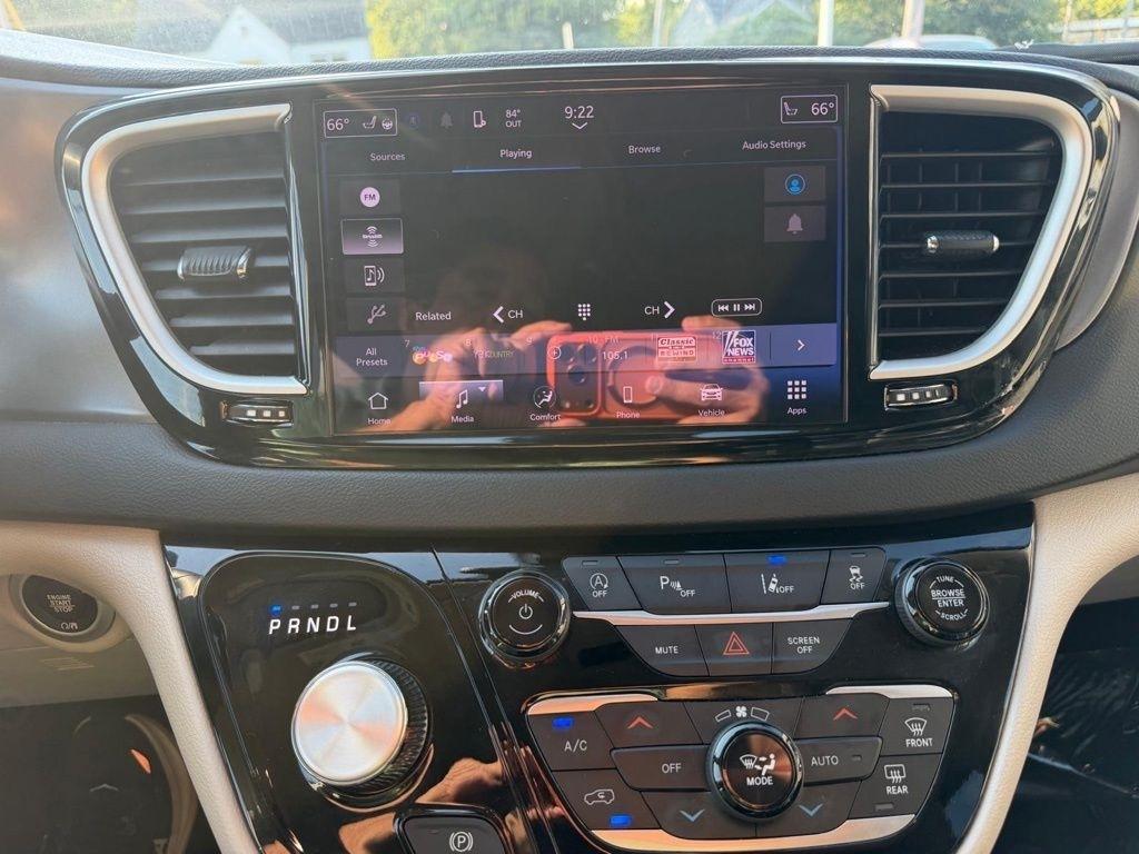 Chrysler Pacifica Touring L 2024