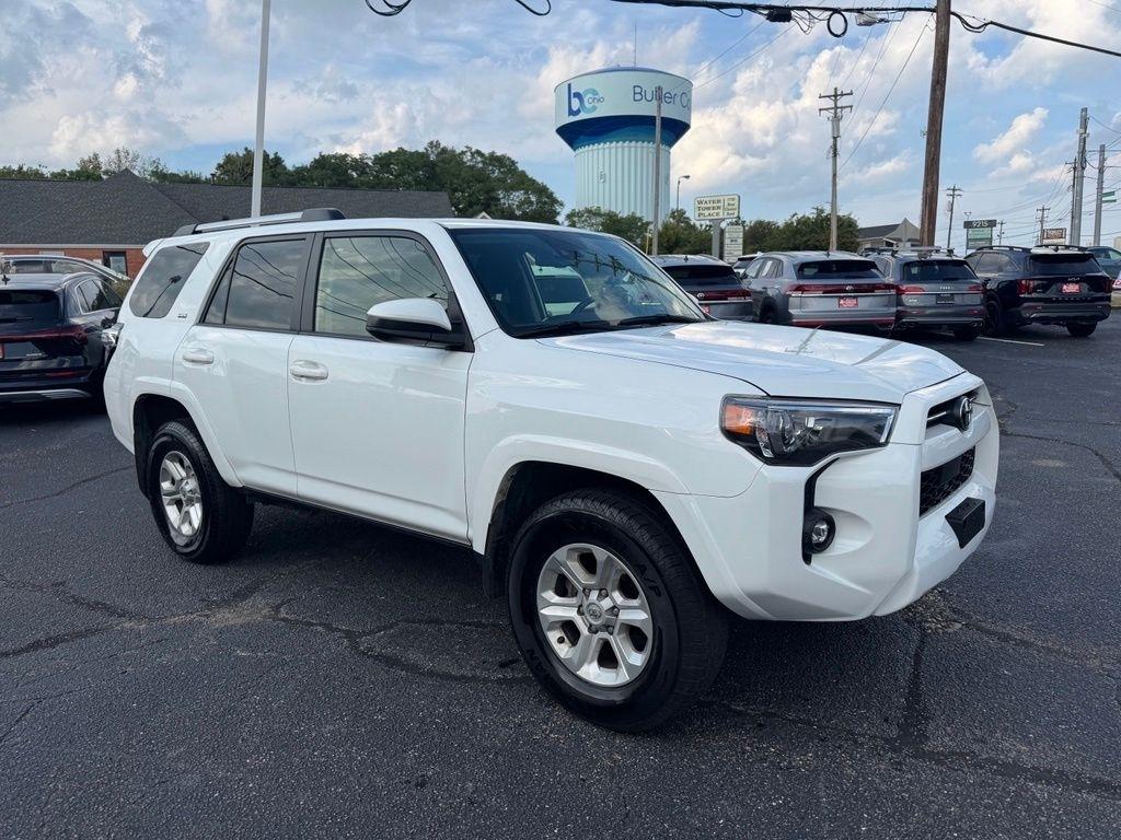 Toyota 4Runner SR5 4WD 2024