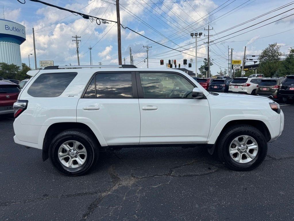 Toyota 4Runner SR5 4WD 2024