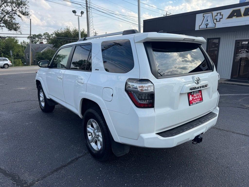 Toyota 4Runner SR5 4WD 2024