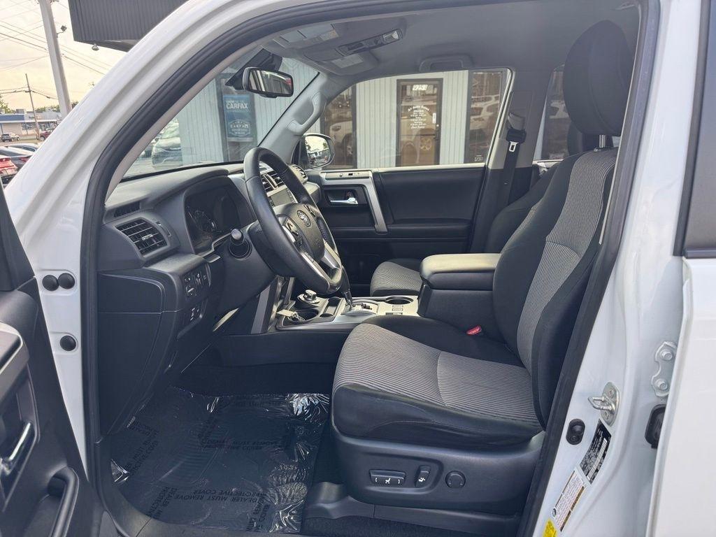 Toyota 4Runner SR5 4WD 2024