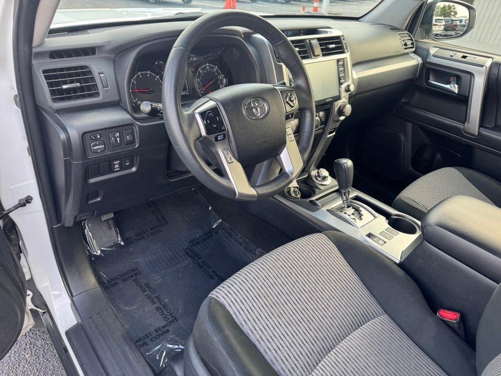 Toyota 4Runner SR5 4WD 2024