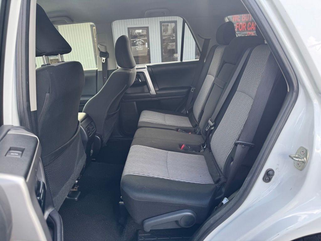 Toyota 4Runner SR5 4WD 2024