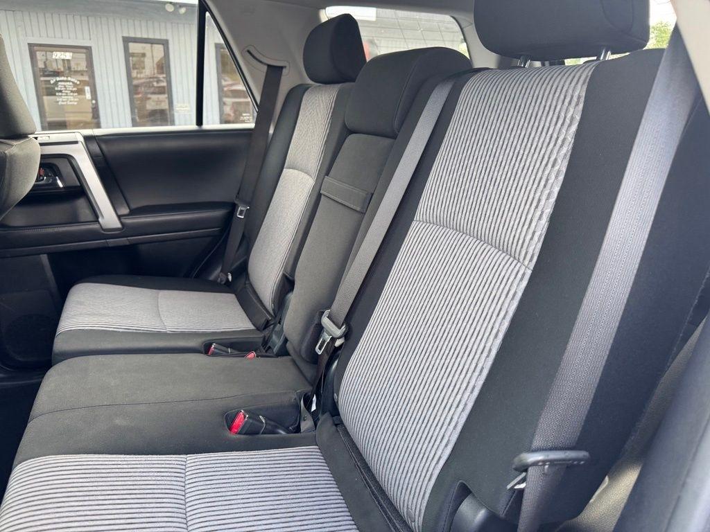 Toyota 4Runner SR5 4WD 2024
