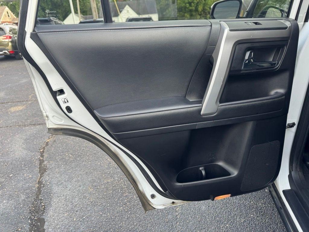 Toyota 4Runner SR5 4WD 2024