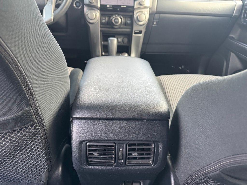 Toyota 4Runner SR5 4WD 2024
