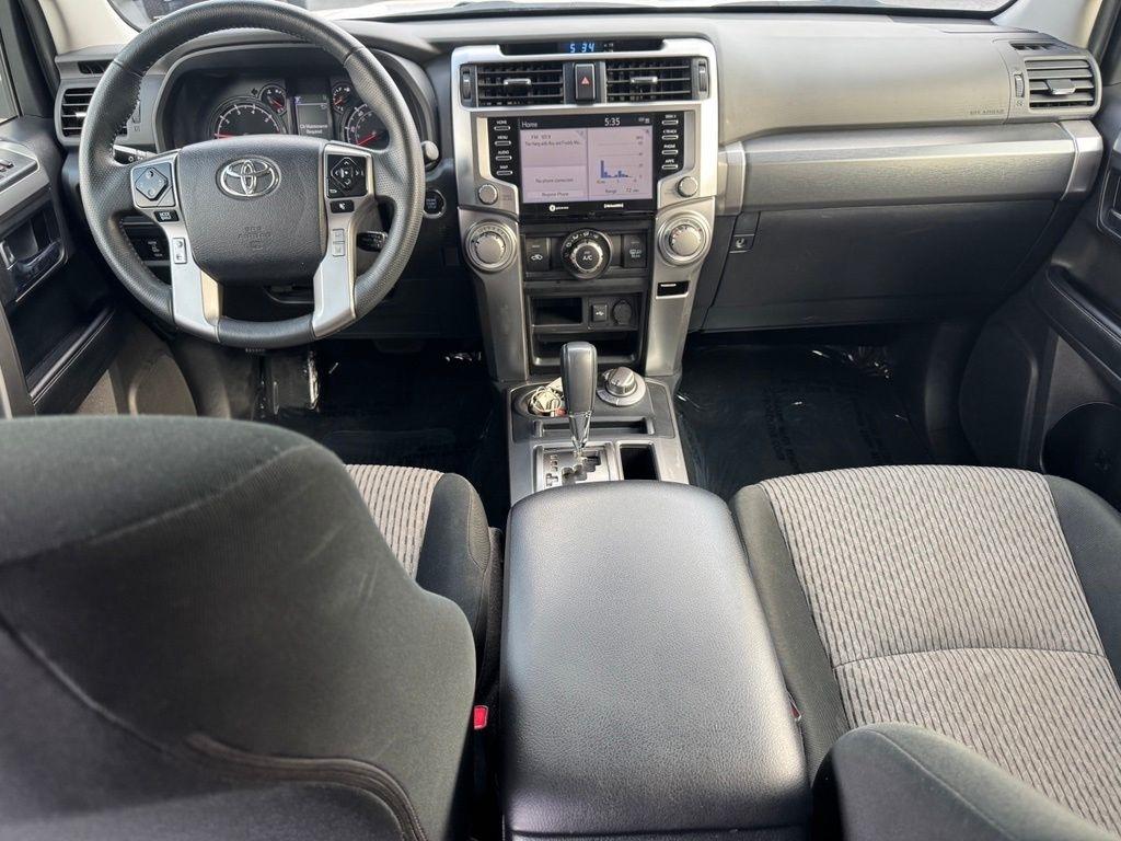 Toyota 4Runner SR5 4WD 2024