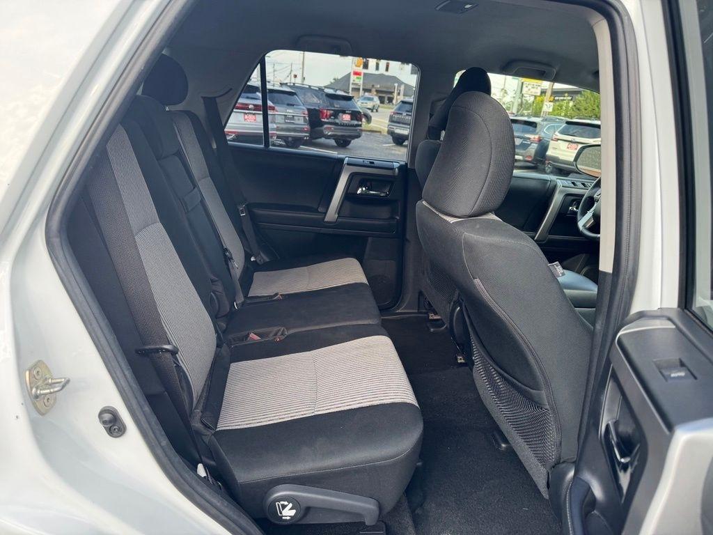 Toyota 4Runner SR5 4WD 2024