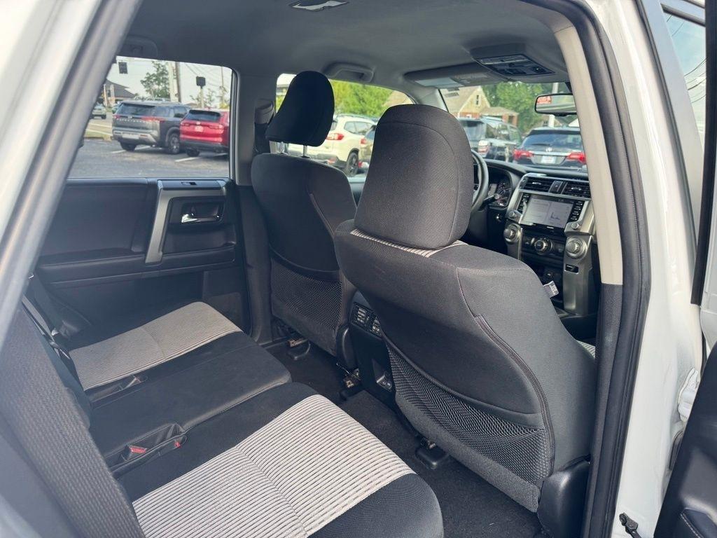 Toyota 4Runner SR5 4WD 2024