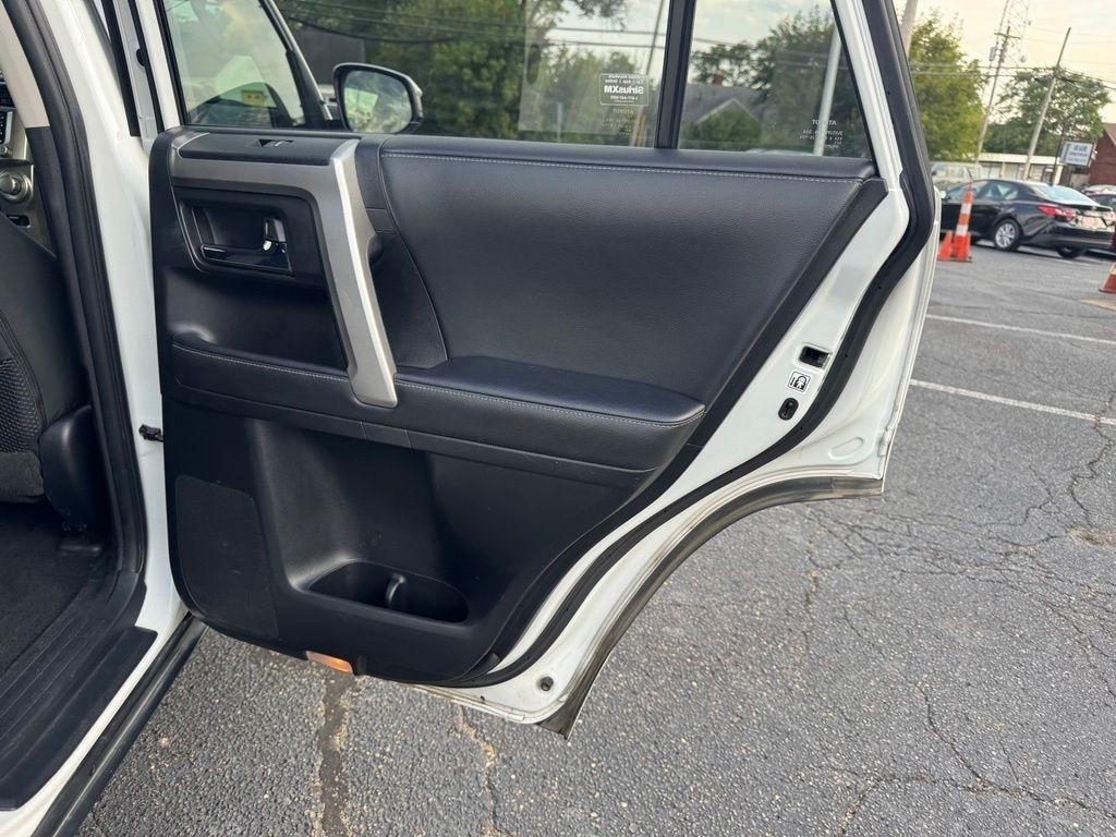 Toyota 4Runner SR5 4WD 2024