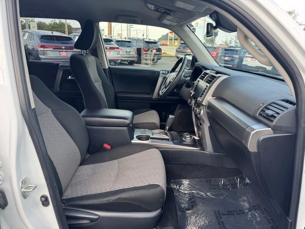 Toyota 4Runner SR5 4WD 2024