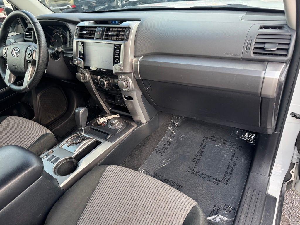 Toyota 4Runner SR5 4WD 2024