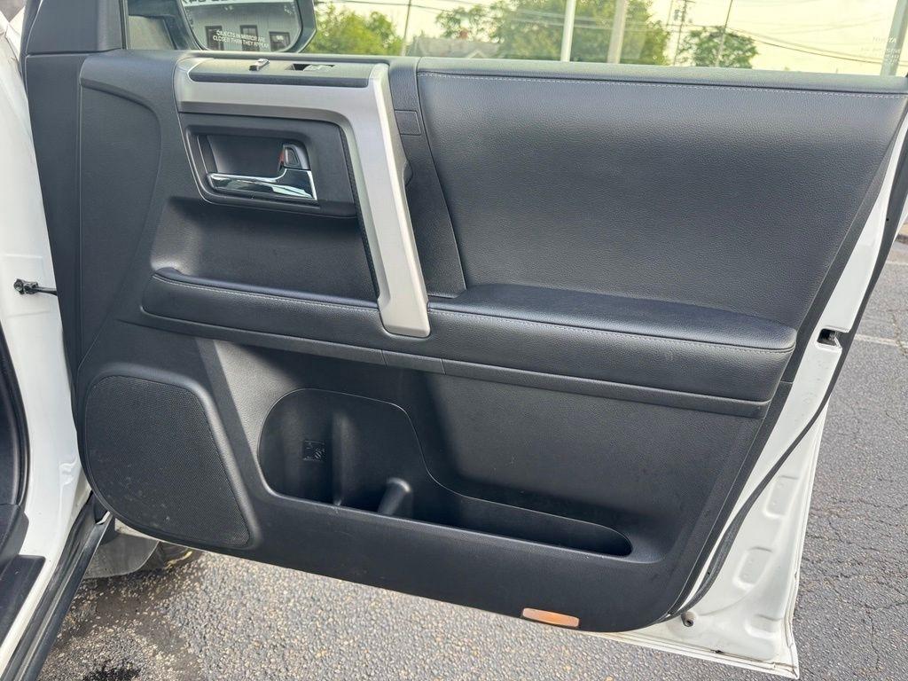 Toyota 4Runner SR5 4WD 2024