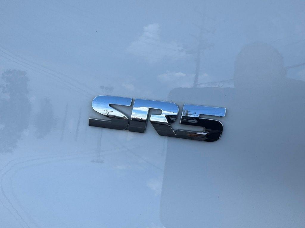 Toyota 4Runner SR5 4WD 2024