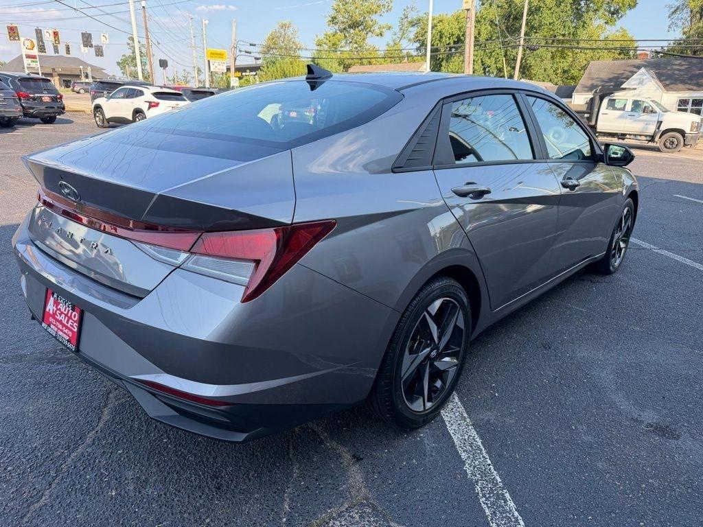Hyundai Elantra SEL 2023