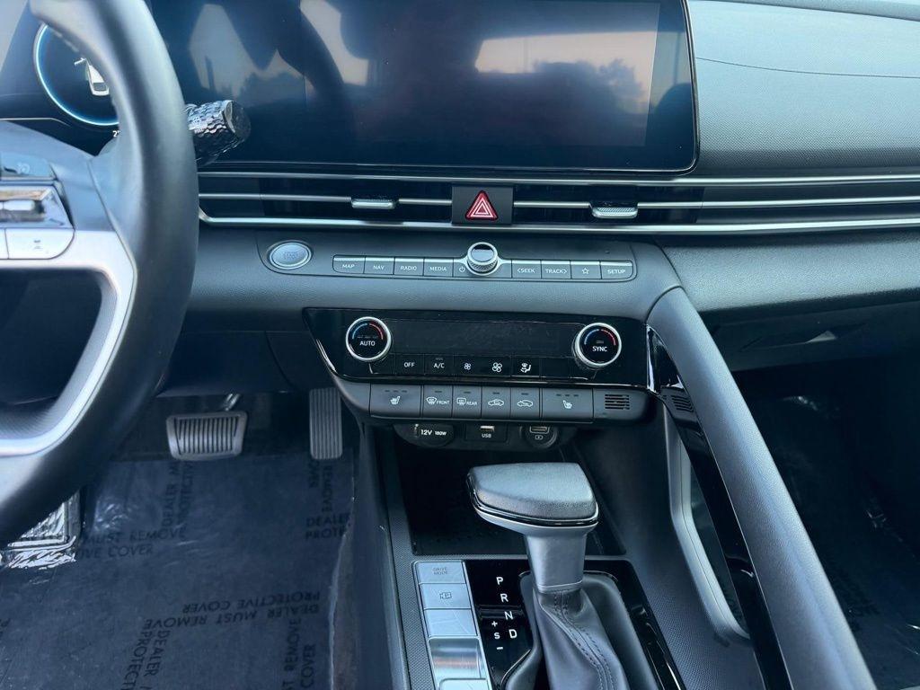 Hyundai Elantra SEL 2023