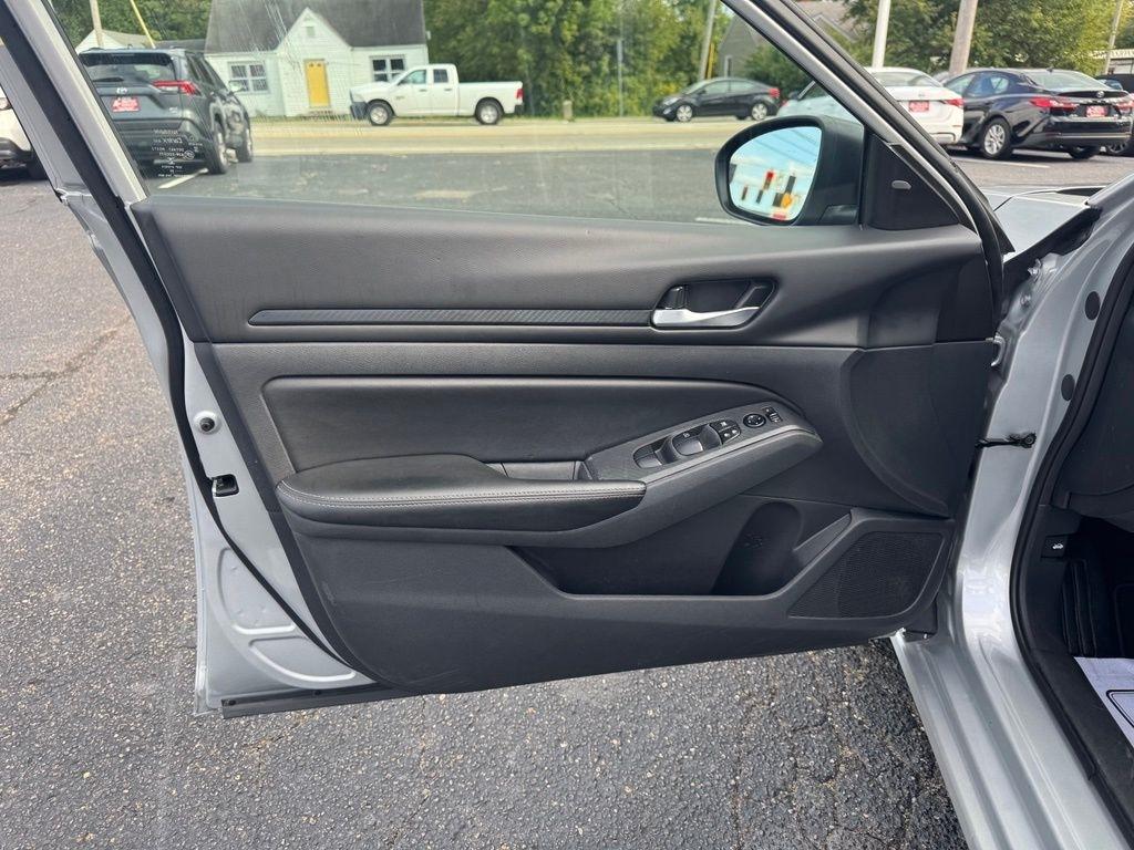 Nissan Altima 2.5 SV 2025