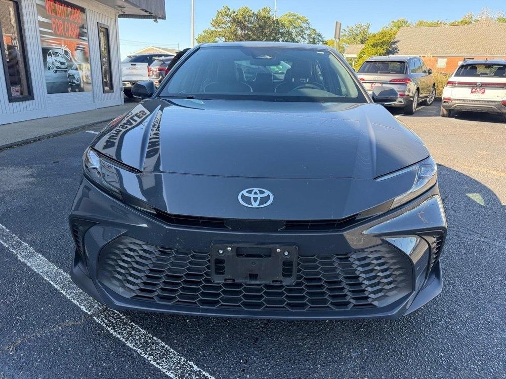 Toyota Camry Hybrid XLE 2025