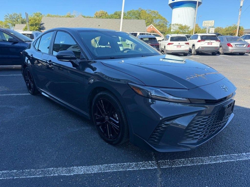 Toyota Camry Hybrid XLE 2025