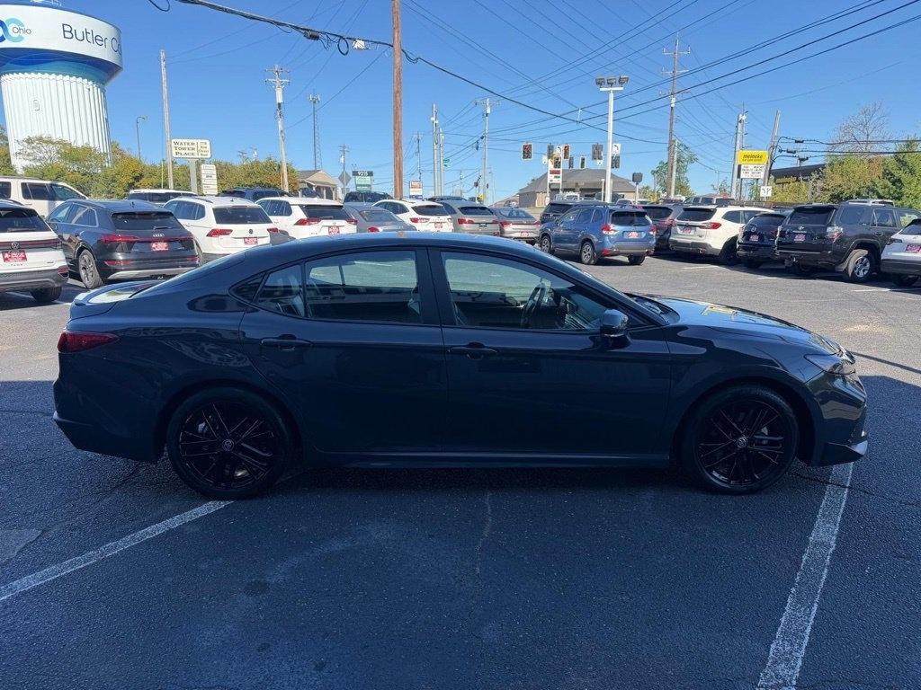 Toyota Camry Hybrid XLE 2025