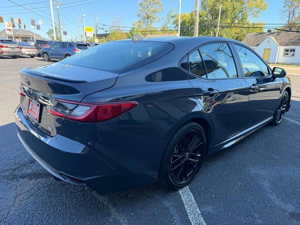 Toyota Camry Hybrid XLE 2025