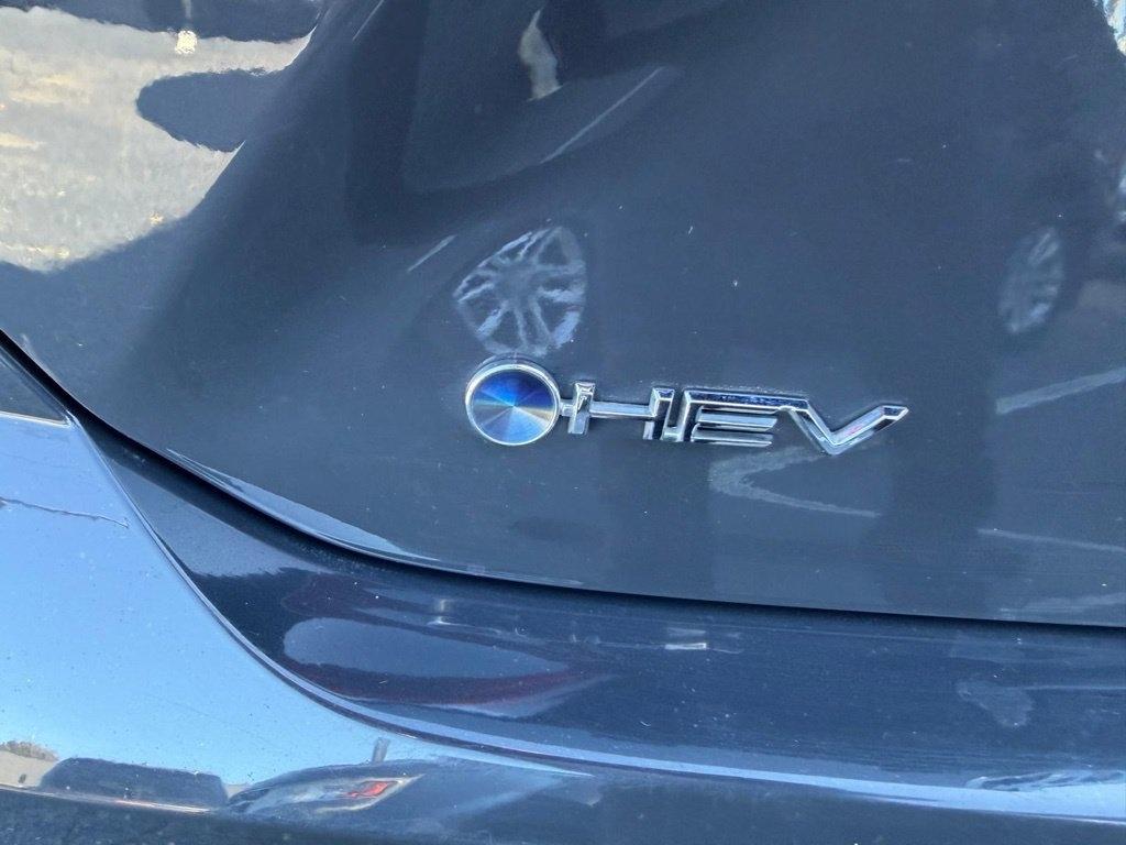 Toyota Camry Hybrid XLE 2025