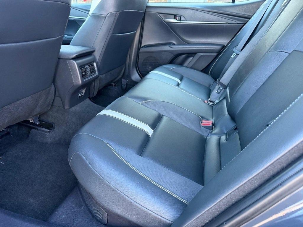 Toyota Camry Hybrid XLE 2025