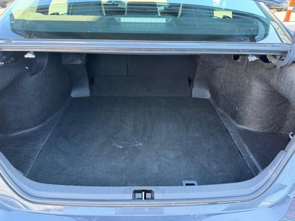 Toyota Camry Hybrid XLE 2025