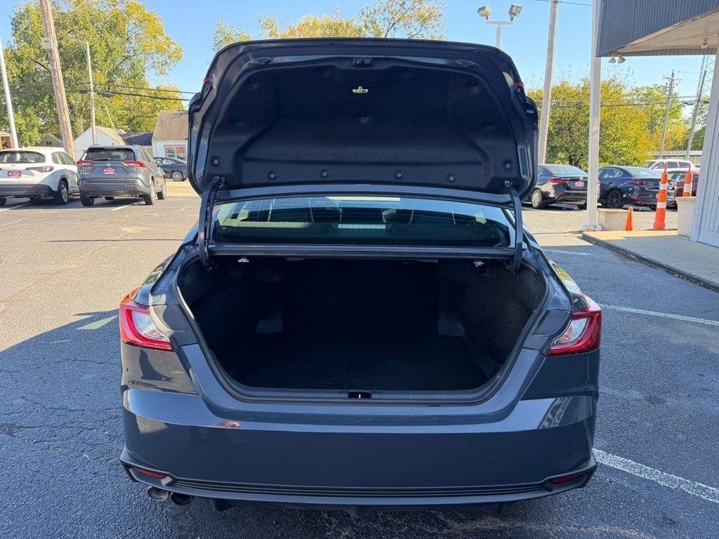 Toyota Camry Hybrid XLE 2025