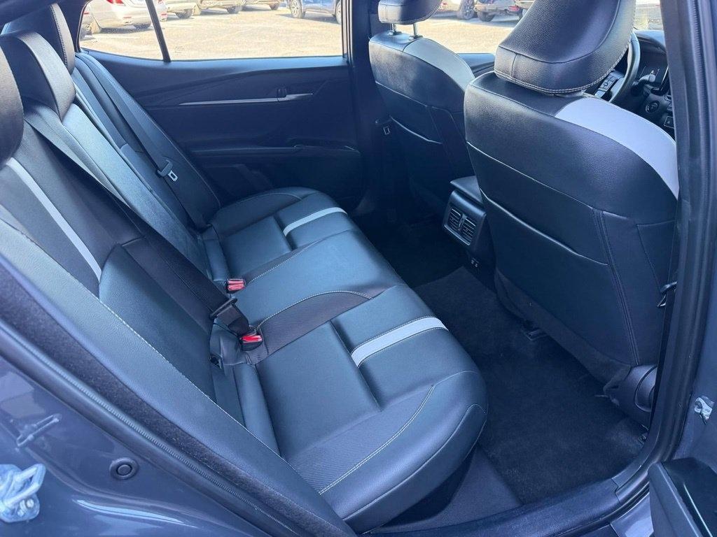 Toyota Camry Hybrid XLE 2025