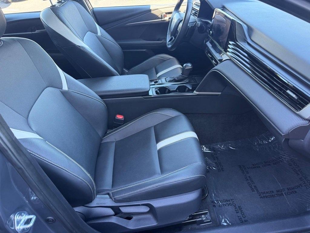 Toyota Camry Hybrid XLE 2025