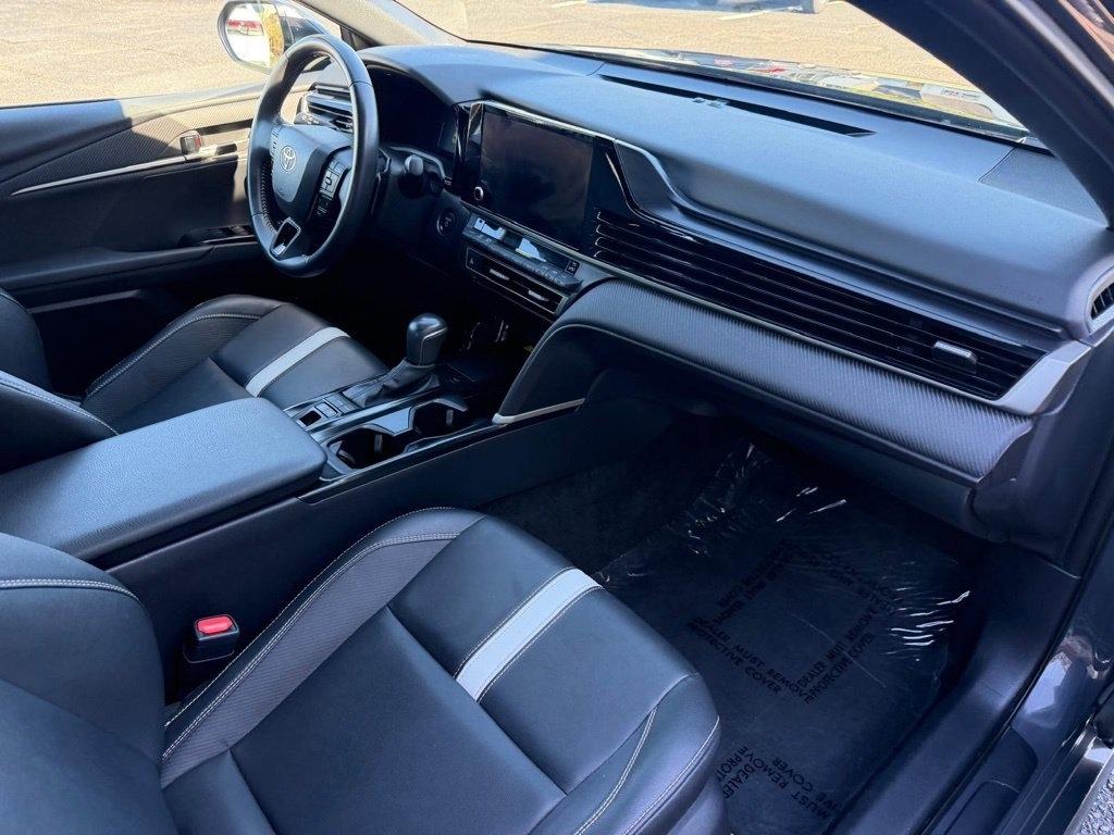 Toyota Camry Hybrid XLE 2025