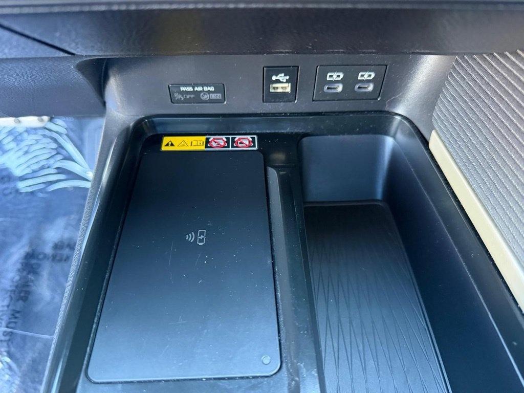 Toyota Camry Hybrid XLE 2025