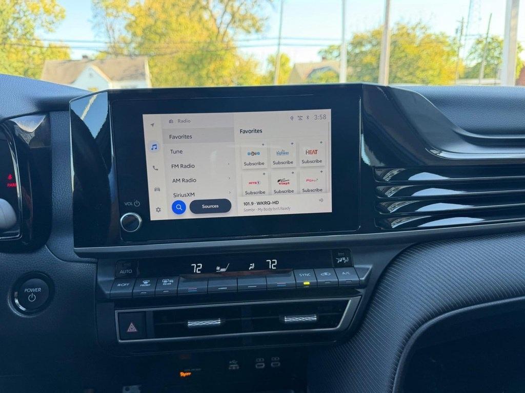 Toyota Camry Hybrid XLE 2025