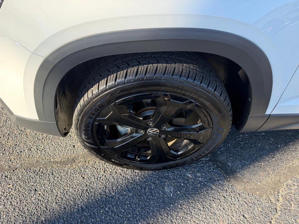 Volkswagen Taos SE 4Motion Black 2025