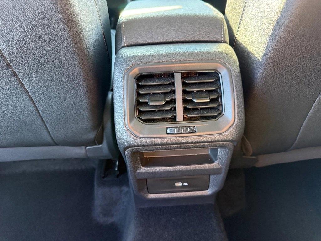 Volkswagen Taos SE 4Motion Black 2025