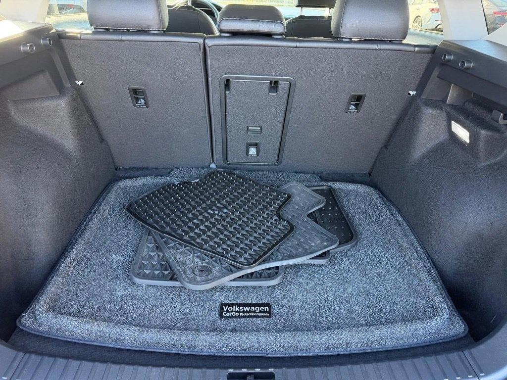 Volkswagen Taos SE 4Motion Black 2025