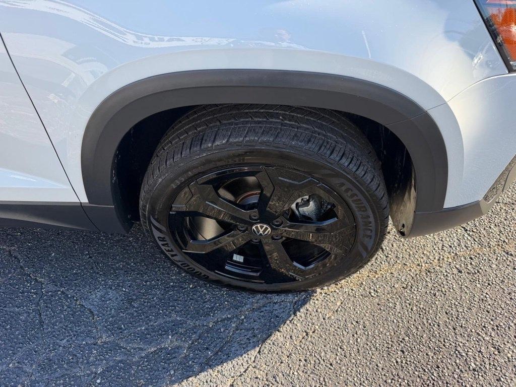 Volkswagen Taos SE 4Motion Black 2025