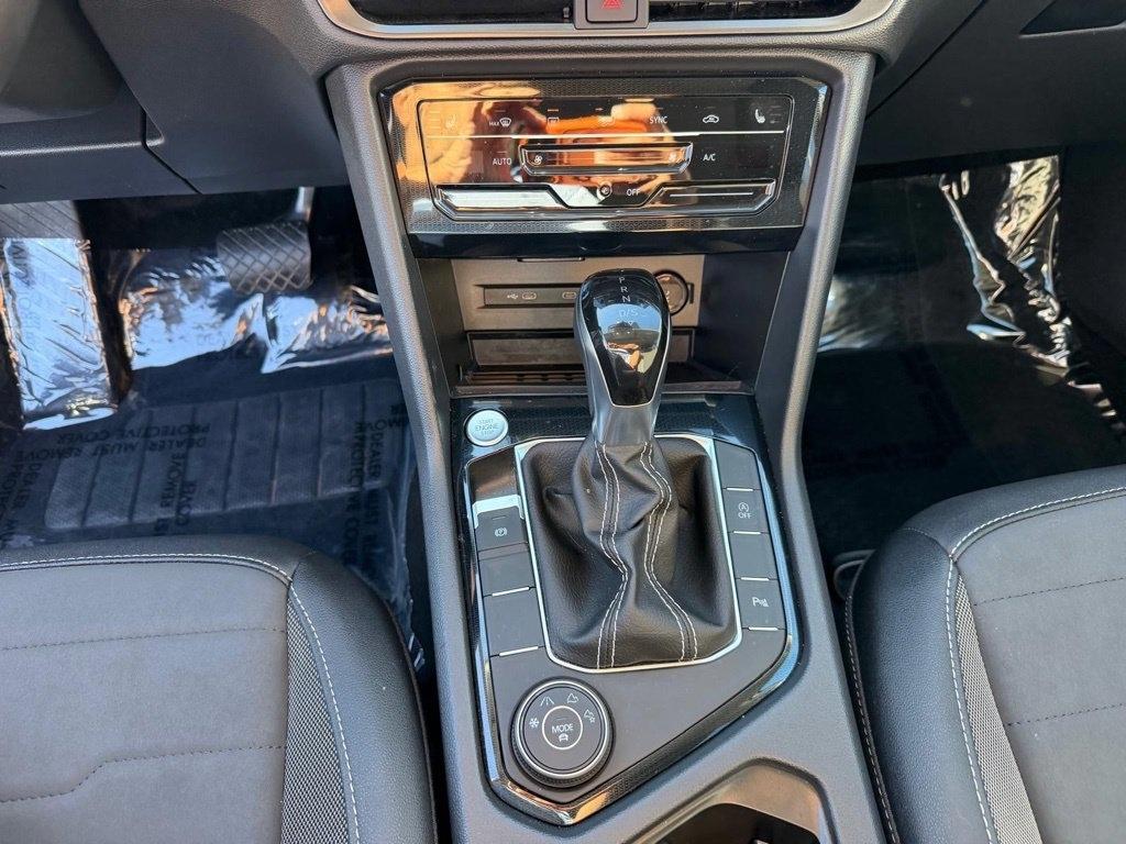 Volkswagen Taos SE 4Motion Black 2025