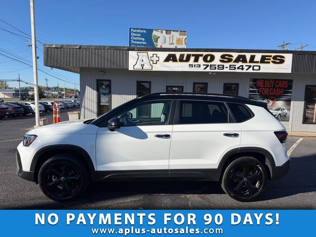 2025 Volkswagen Taos SE 4Motion Black