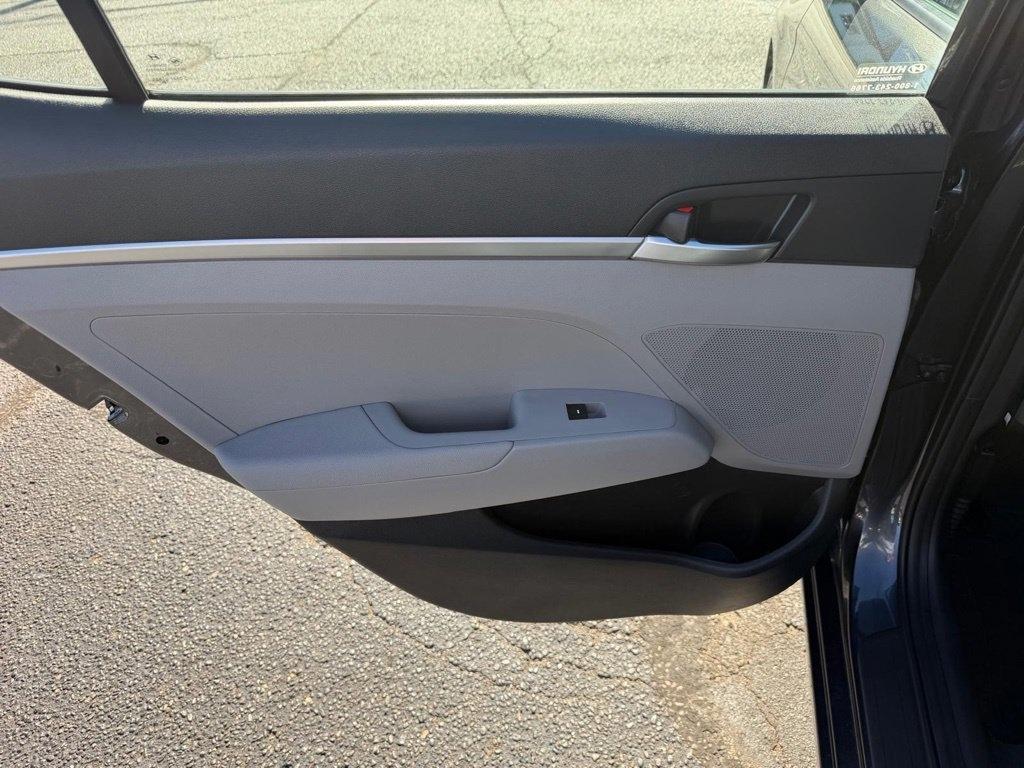 Hyundai Elantra SE 6M 2020